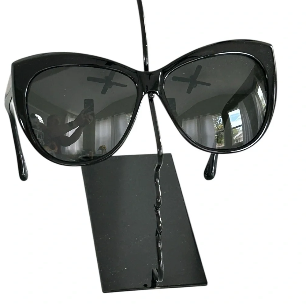 Crescent‎ Black Sunglasses Elegant Design